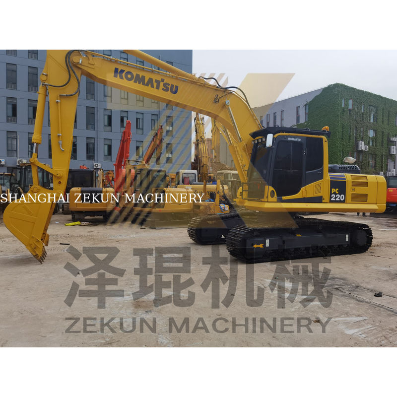 Escavatore Komatsu 220 PC220 da 22 tonnellate con una capacità di 1 m3 e 1050 ore di lavoro