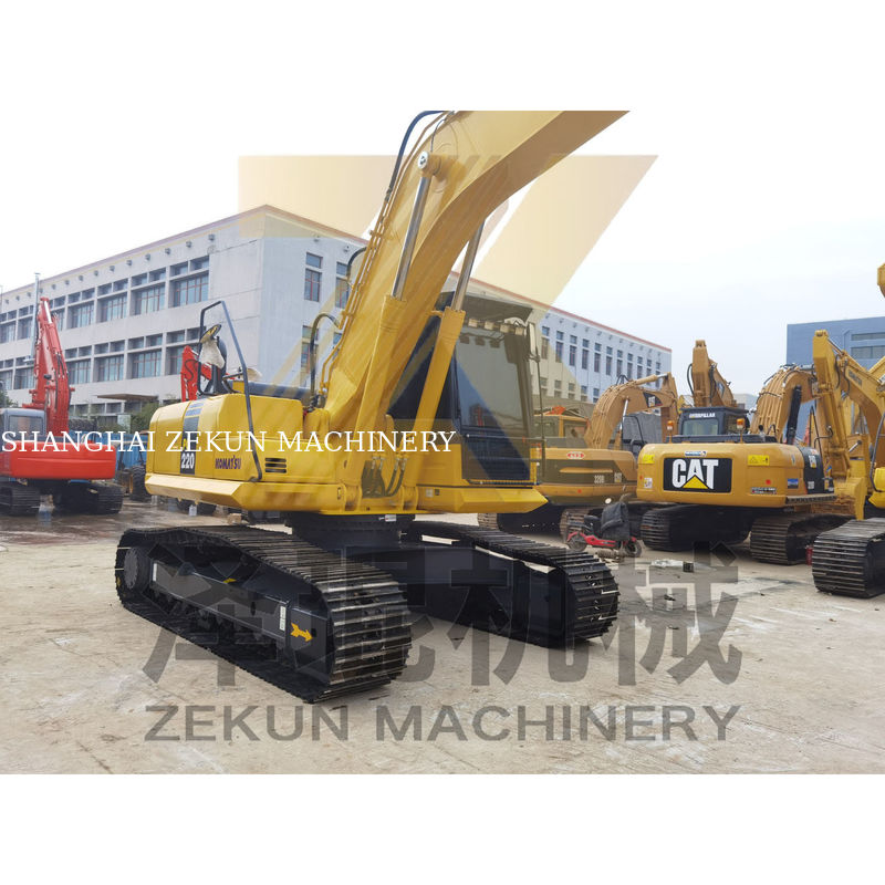 Escavatore Komatsu 220 PC220 da 22 tonnellate con una capacità di 1 m3 e 1050 ore di lavoro