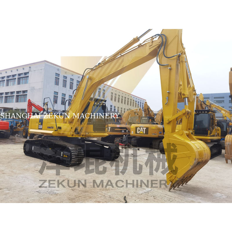 Escavatore Komatsu 220 PC220 da 22 tonnellate con una capacità di 1 m3 e 1050 ore di lavoro