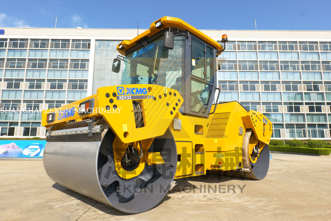 13 tonnellate XCMG XD133 Double Drum Roller China Stage III Road Construction Equipment