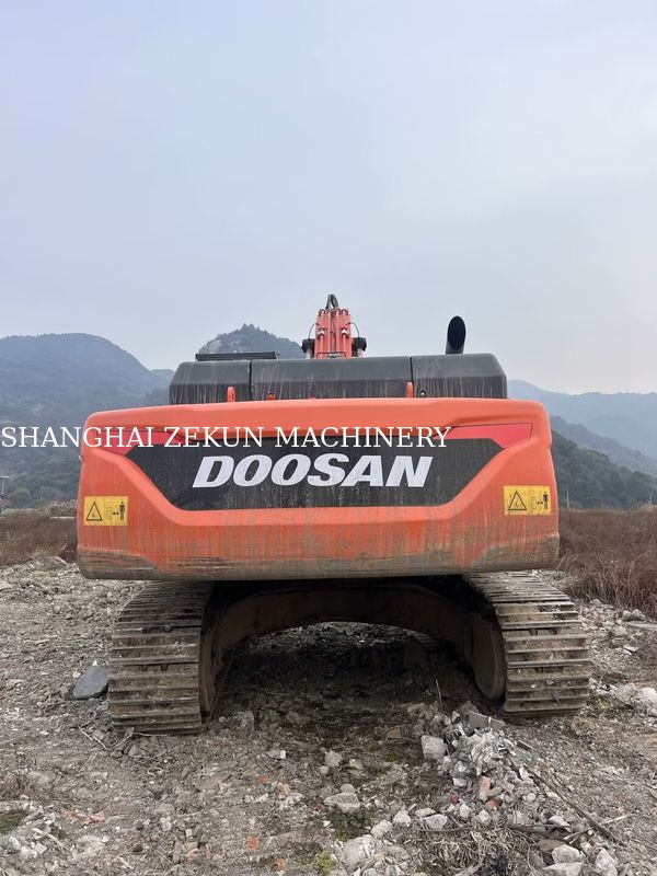 Escavatore Doosan DX380 usato del 2020 con 4 816 ore di lavoro in buone condizioni