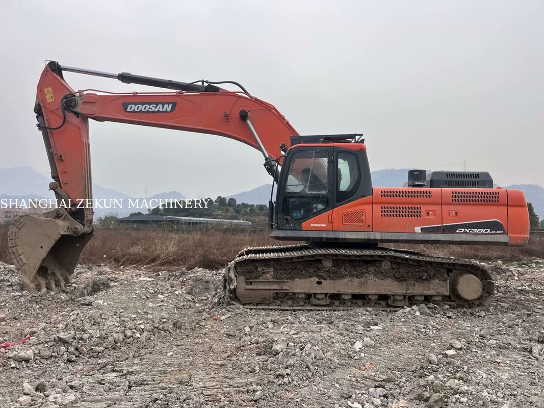 Escavatore Doosan DX380 usato del 2020 con 4 816 ore di lavoro in buone condizioni