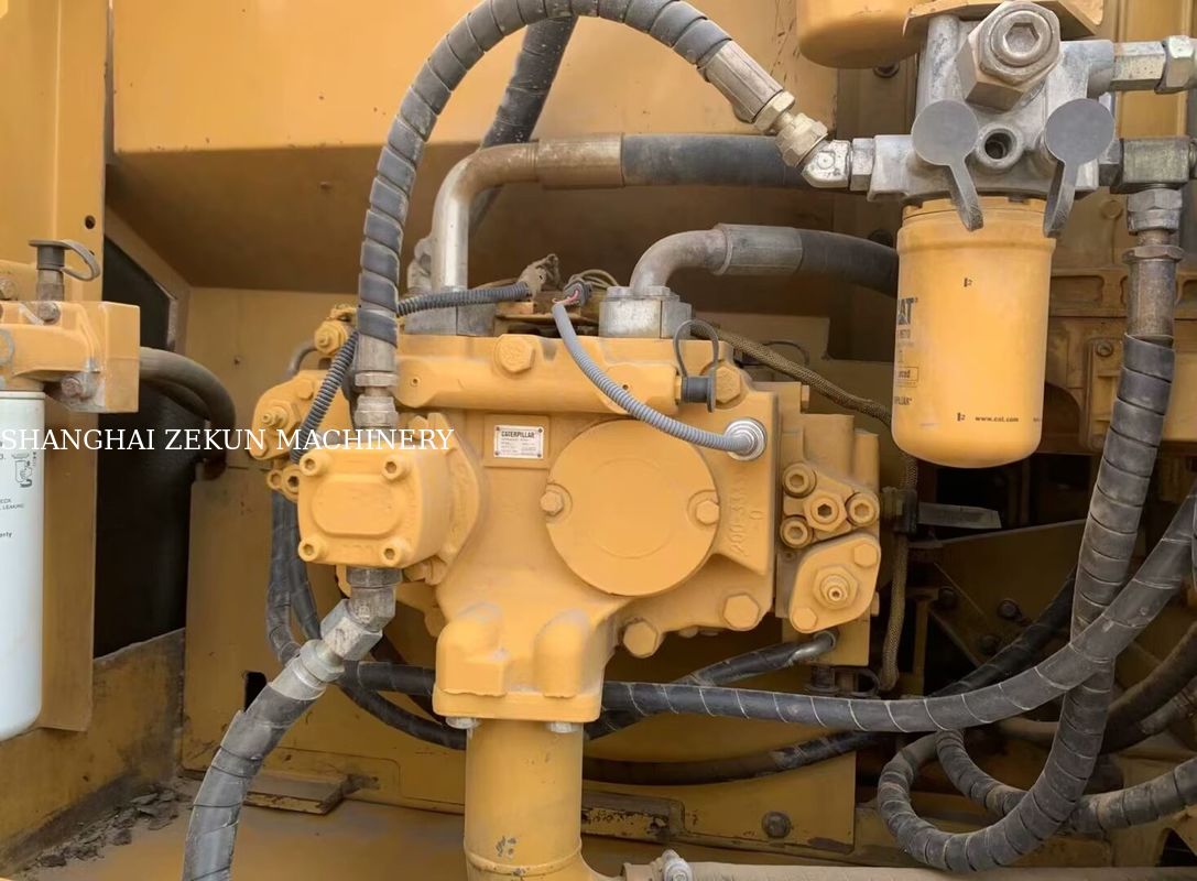 Versatile 2020 Cat 323D2 escavatore 23 tonnellate 4877 ore per varie applicazioni