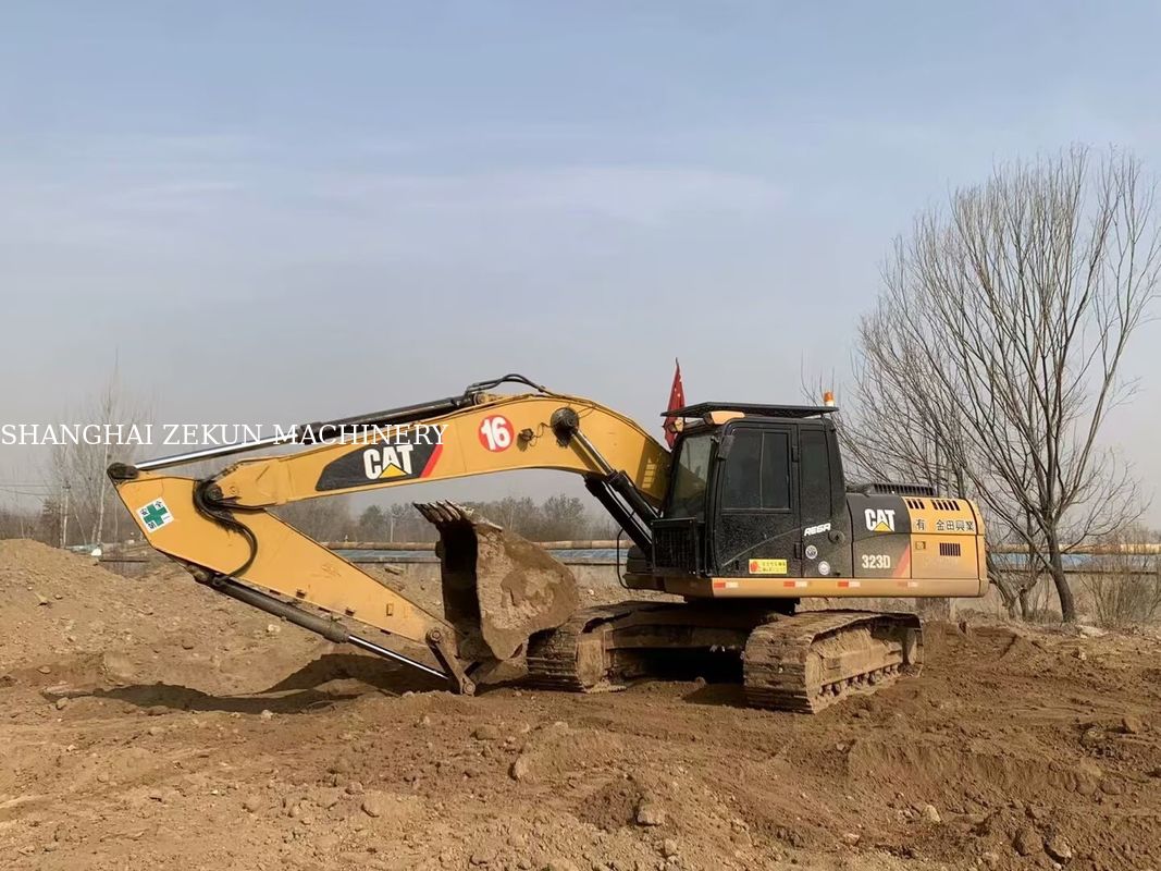 Versatile 2020 Cat 323D2 escavatore 23 tonnellate 4877 ore per varie applicazioni