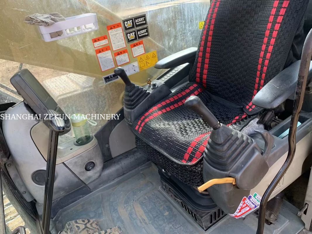 Versatile 2020 Cat 323D2 escavatore 23 tonnellate 4877 ore per varie applicazioni