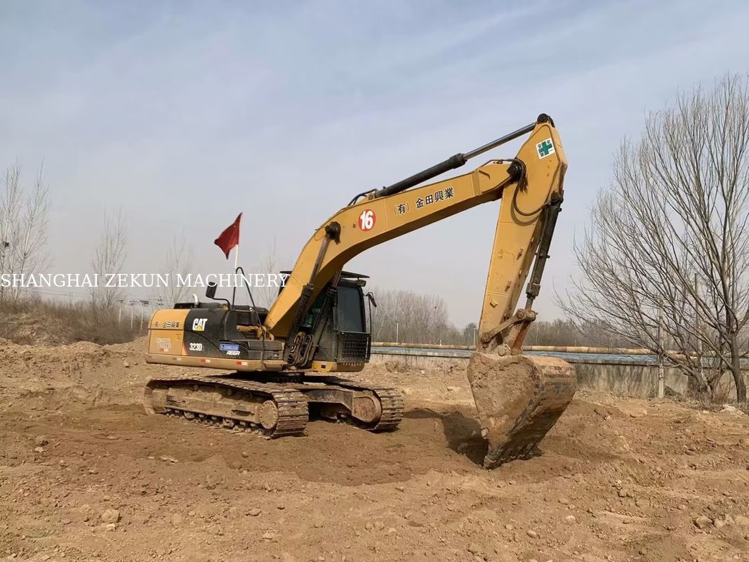 Versatile 2020 Cat 323D2 escavatore 23 tonnellate 4877 ore per varie applicazioni