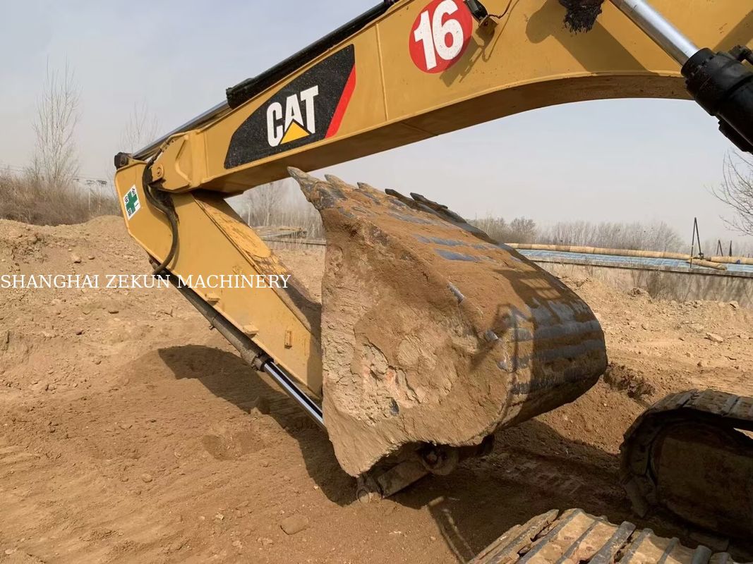 Versatile 2020 Cat 323D2 escavatore 23 tonnellate 4877 ore per varie applicazioni