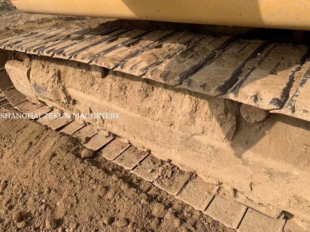 Versatile 2020 Cat 323D2 escavatore 23 tonnellate 4877 ore per varie applicazioni