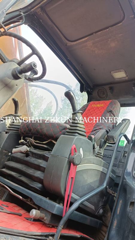 Escavatore gommato Hyundai R210W-9, capacità serbatoio carburante 330 L e valvola idraulica