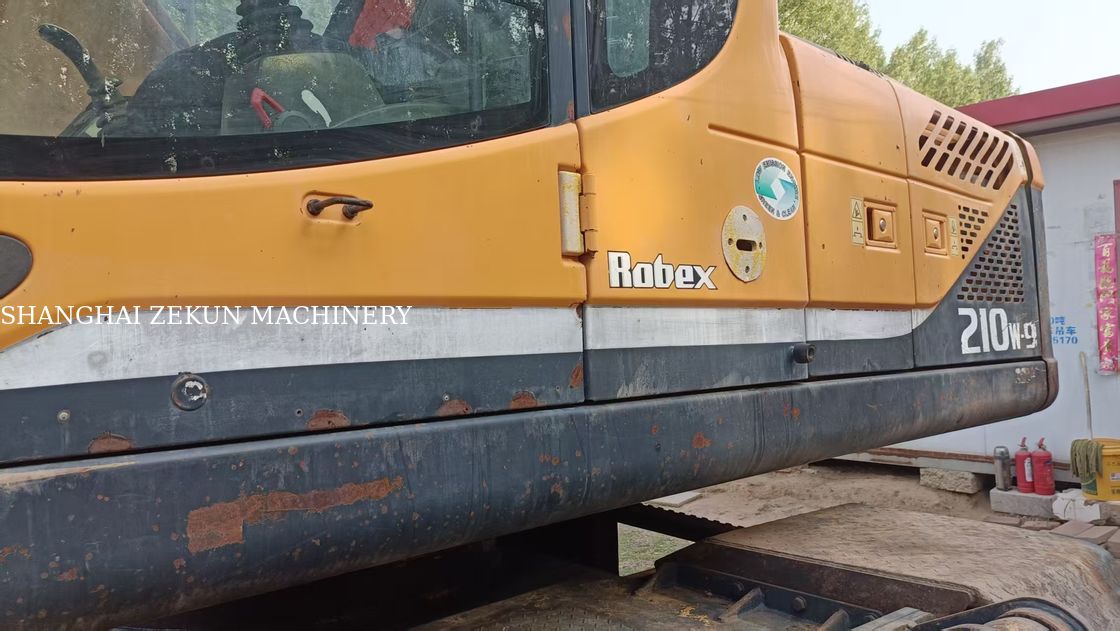 Escavatore gommato Hyundai R210W-9, capacità serbatoio carburante 330 L e valvola idraulica