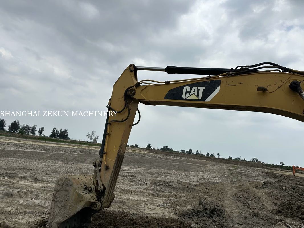 2014 CAT 320D2 Escavatore 10 812 ore e prestazioni Flusso idraulico 2 × 214 L/min Velocità di viaggio 3,5 / 5,5 Km/h