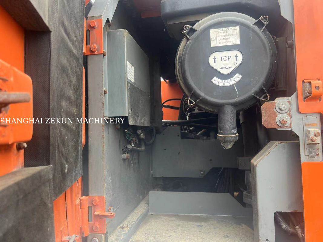 Escavatore Hitachi ZX220-5A del 2020, 6541 ore, altezza massima di scavo 630 mm, profondità massima di scavo 670 mm, per lavori pesanti