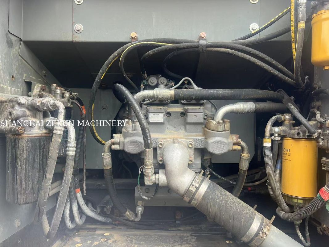 Escavatore Hitachi ZX220-5A del 2020, 6541 ore, altezza massima di scavo 630 mm, profondità massima di scavo 670 mm, per lavori pesanti