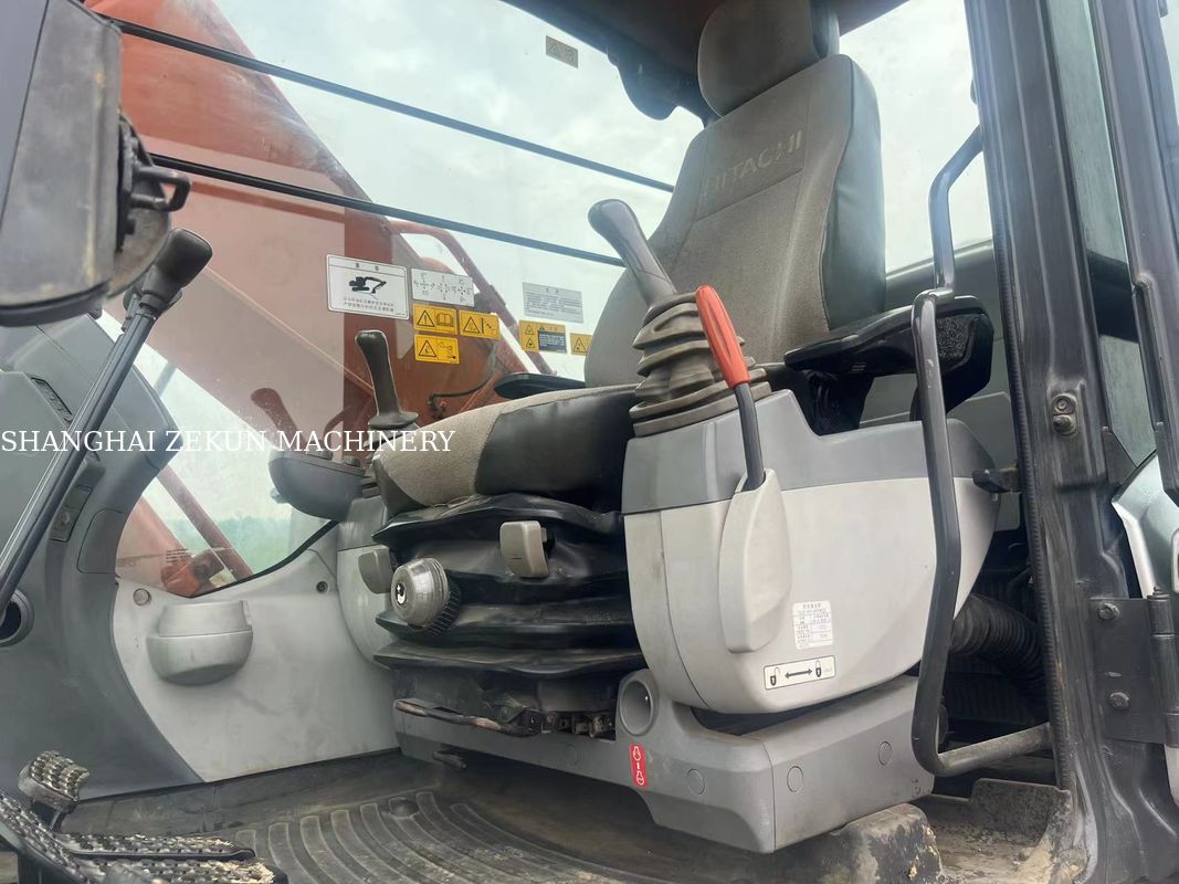 Escavatore Hitachi ZX220-5A del 2020, 6541 ore, altezza massima di scavo 630 mm, profondità massima di scavo 670 mm, per lavori pesanti