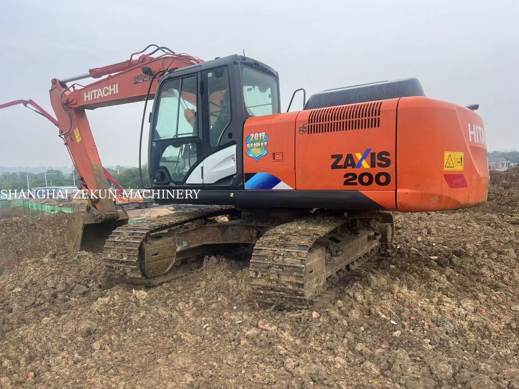 Escavatore Hitachi ZX220-5A del 2020, 6541 ore, altezza massima di scavo 630 mm, profondità massima di scavo 670 mm, per lavori pesanti