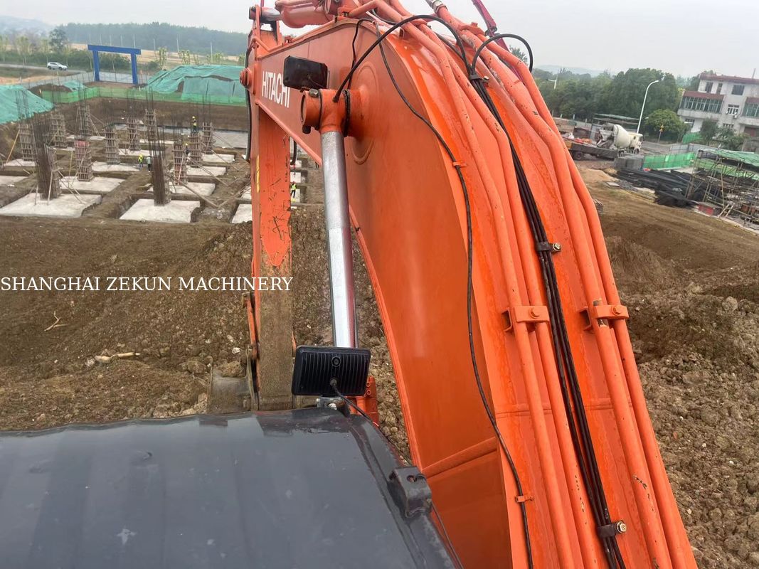 Escavatore Hitachi ZX220-5A del 2020, 6541 ore, altezza massima di scavo 630 mm, profondità massima di scavo 670 mm, per lavori pesanti