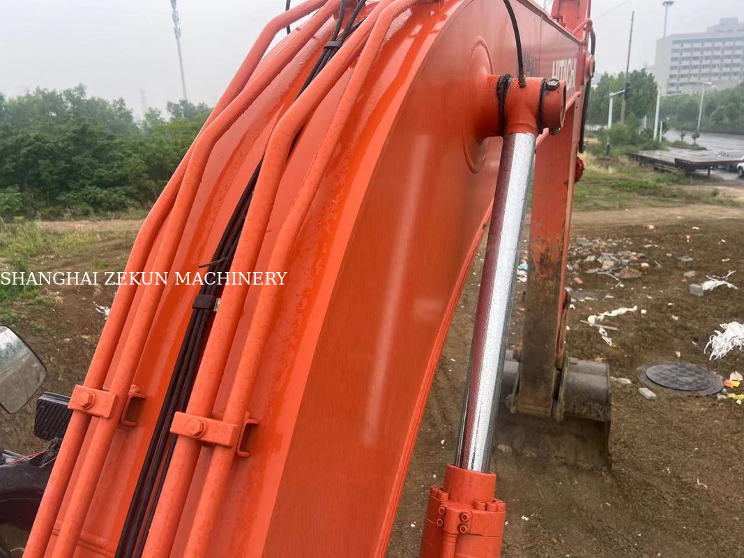 2022 Hitachi ZX200-5A Escavatore con altezza massima di scavo di 9 e velocità di oscillazione di 13,3 giri al minuto 5500 ore