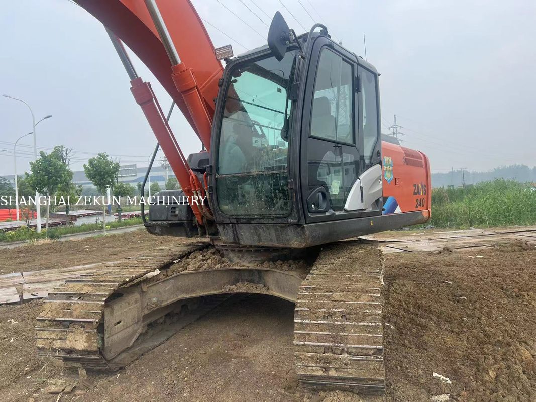 2022 Hitachi ZX200-5A Escavatore con altezza massima di scavo di 9 e velocità di oscillazione di 13,3 giri al minuto 5500 ore