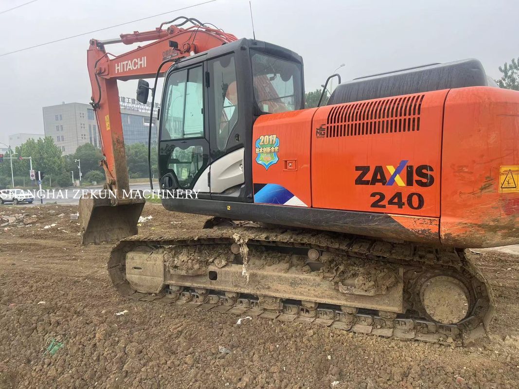 2022 Hitachi ZX200-5A Escavatore con altezza massima di scavo di 9 e velocità di oscillazione di 13,3 giri al minuto 5500 ore