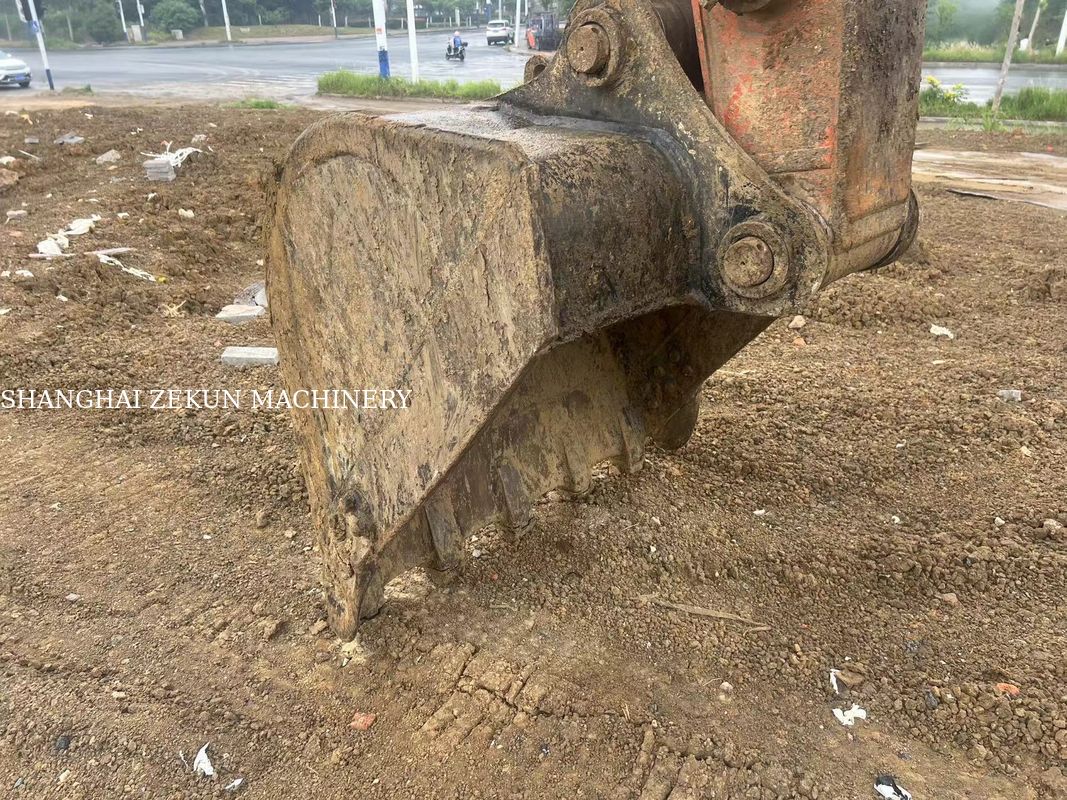 2022 Hitachi ZX200-5A Escavatore con altezza massima di scavo di 9 e velocità di oscillazione di 13,3 giri al minuto 5500 ore