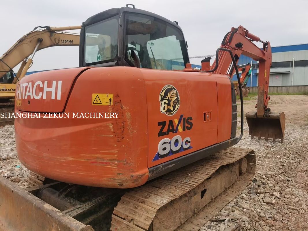 Escavatore Hitachi ZX60C-6A del 2023, 2785 ore di funzionamento, peso operativo 5, conforme allo standard sulle emissioni Tier 3 / Stage III