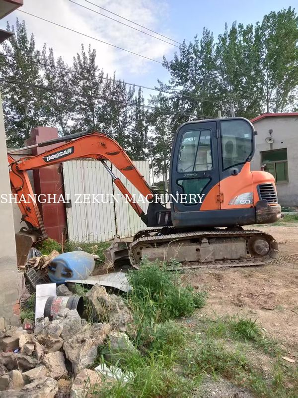 Escavatore Doosan DX60 2013 con pressione idraulica di 27,5 MPa e altezza massima di scavo di 800 mm