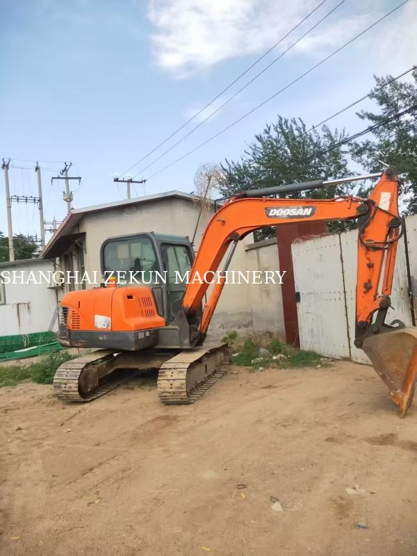 Escavatore Doosan DX60 2013 con pressione idraulica di 27,5 MPa e altezza massima di scavo di 800 mm