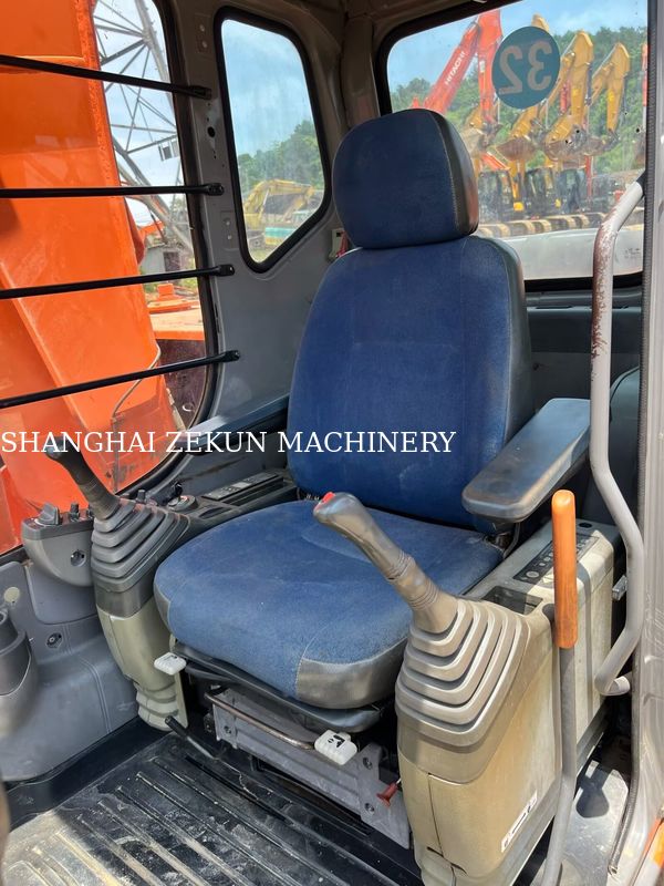 Hitachi ZX120-6 Escavatore 14165 ore per le esigenze aziendali Capacità del serbatoio del carburante 240 L Pressione idraulica 34,3 MPa