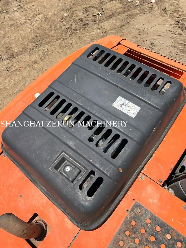 Hitachi ZX120-6 Escavatore 14165 ore per le esigenze aziendali Capacità del serbatoio del carburante 240 L Pressione idraulica 34,3 MPa