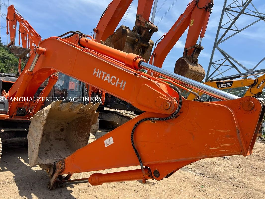 Hitachi ZX120-6 Escavatore 14165 ore per le esigenze aziendali Capacità del serbatoio del carburante 240 L Pressione idraulica 34,3 MPa