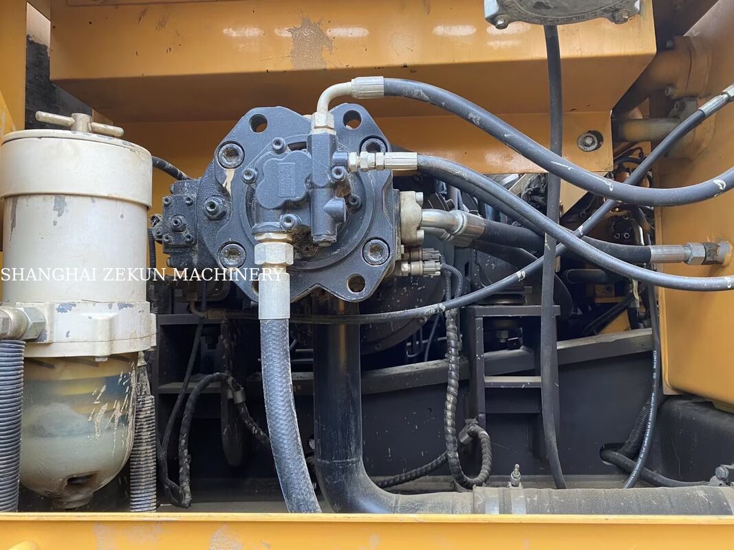 Crawler Moving CAT Excavator Capacità flessibili Ottima condizione Perfetto per cantieri su larga scala